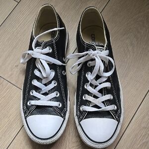 CONVERSE Black and White Leather Low-Top Sneakers Sz Wo's 8 Men's 6
